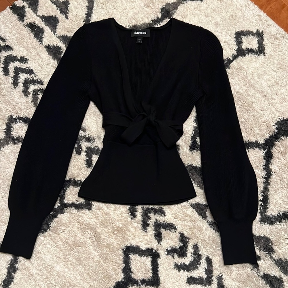 🌟EXPRESS Stylish Sweater Top!